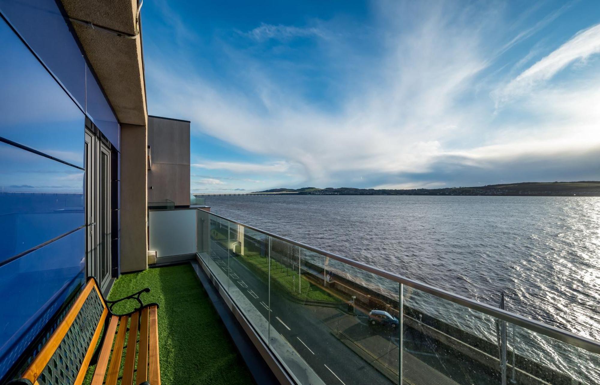 Luxe Riverside Duplex Penthouse, Amazing Views With 2 X Balcony, 3 X King Bedrooms, 2 X Bathrooms, Fully Equipped, River And City Views, Poker Table Plus Games, Free Parking, 10 Min To Uni And 5 Mins To Supermarket, Car Hire Available Poa Dundee Esterno foto