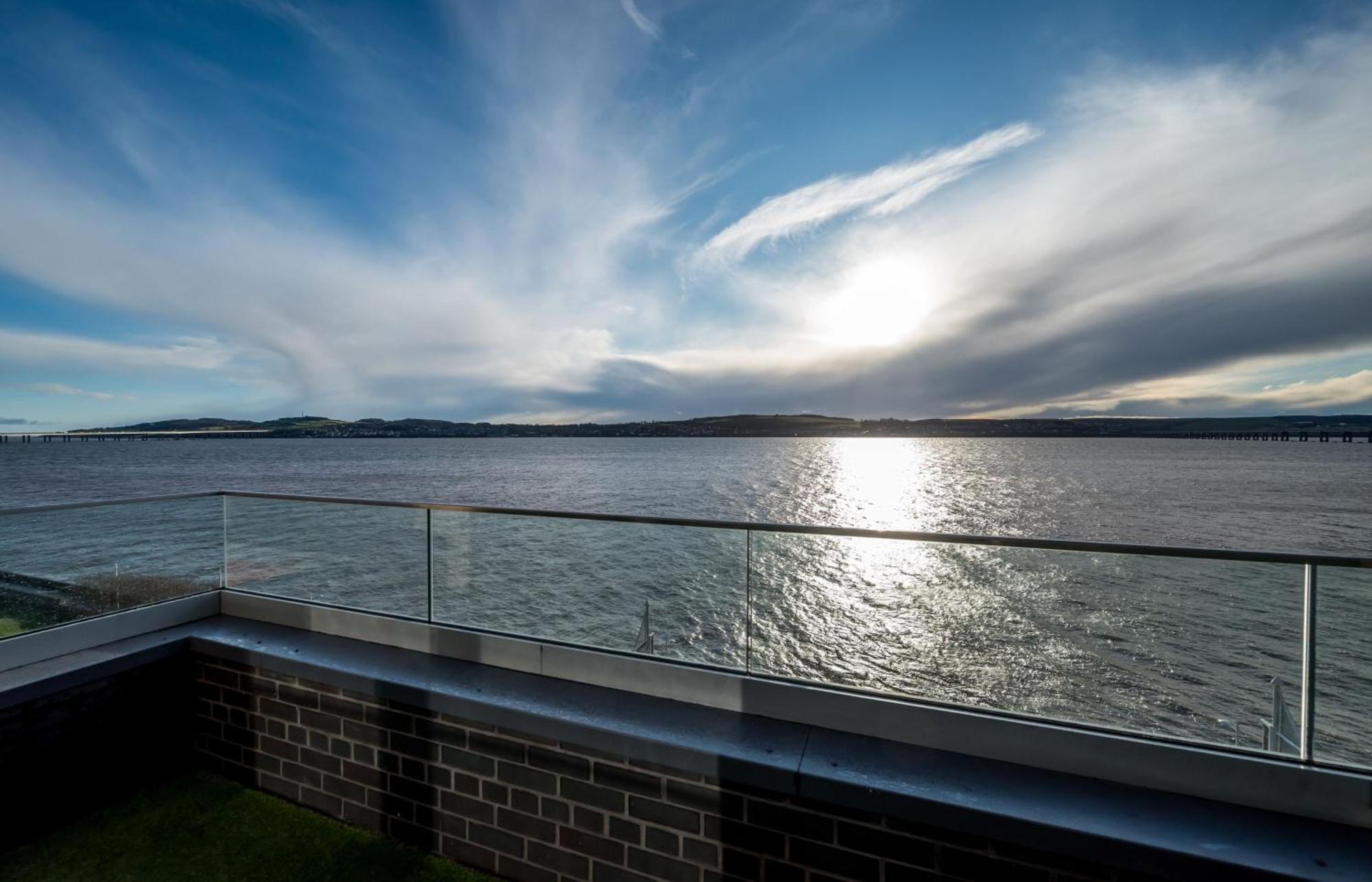 Luxe Riverside Duplex Penthouse, Amazing Views With 2 X Balcony, 3 X King Bedrooms, 2 X Bathrooms, Fully Equipped, River And City Views, Poker Table Plus Games, Free Parking, 10 Min To Uni And 5 Mins To Supermarket, Car Hire Available Poa Dundee Esterno foto