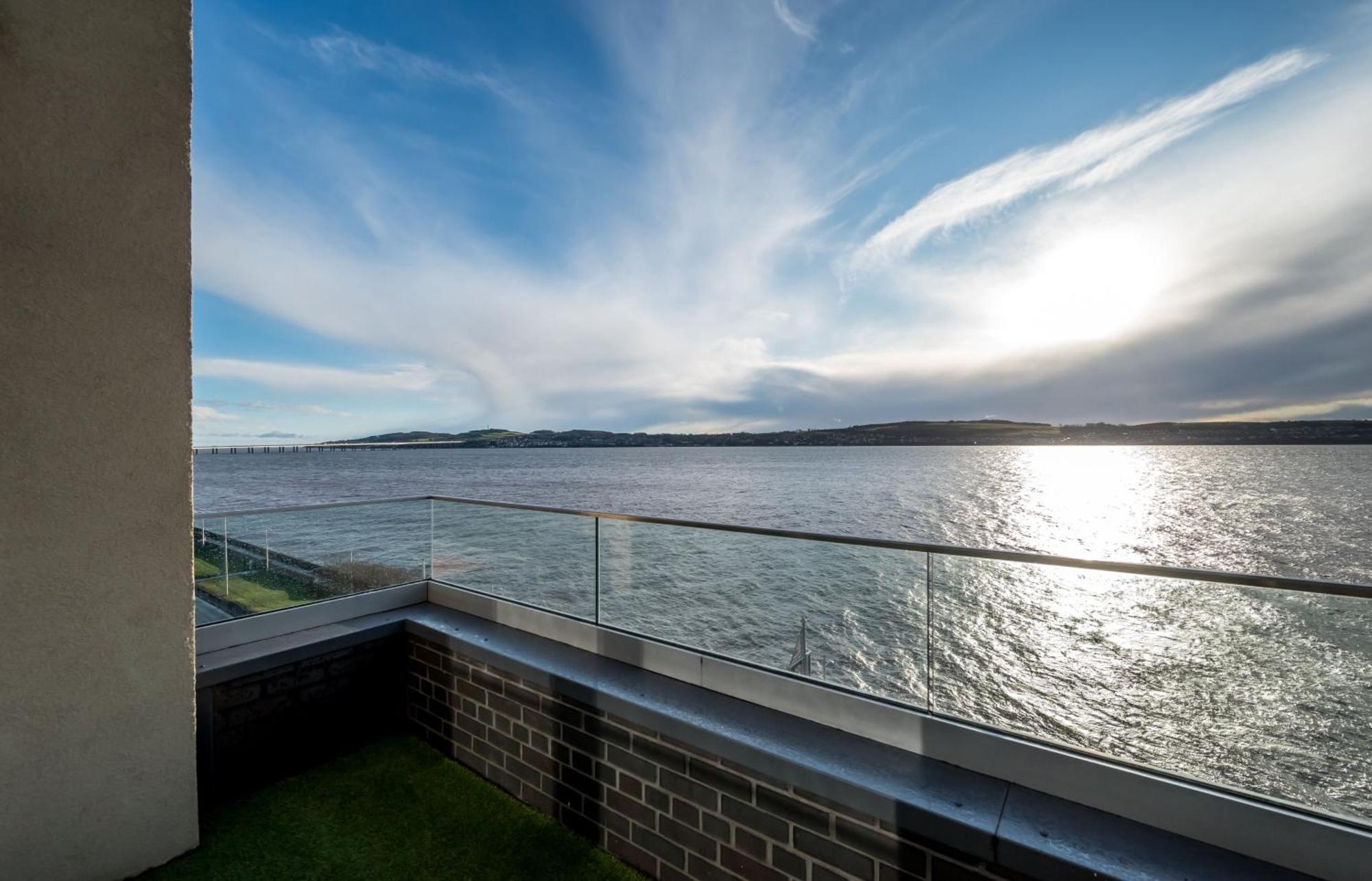 Luxe Riverside Duplex Penthouse, Amazing Views With 2 X Balcony, 3 X King Bedrooms, 2 X Bathrooms, Fully Equipped, River And City Views, Poker Table Plus Games, Free Parking, 10 Min To Uni And 5 Mins To Supermarket, Car Hire Available Poa Dundee Esterno foto