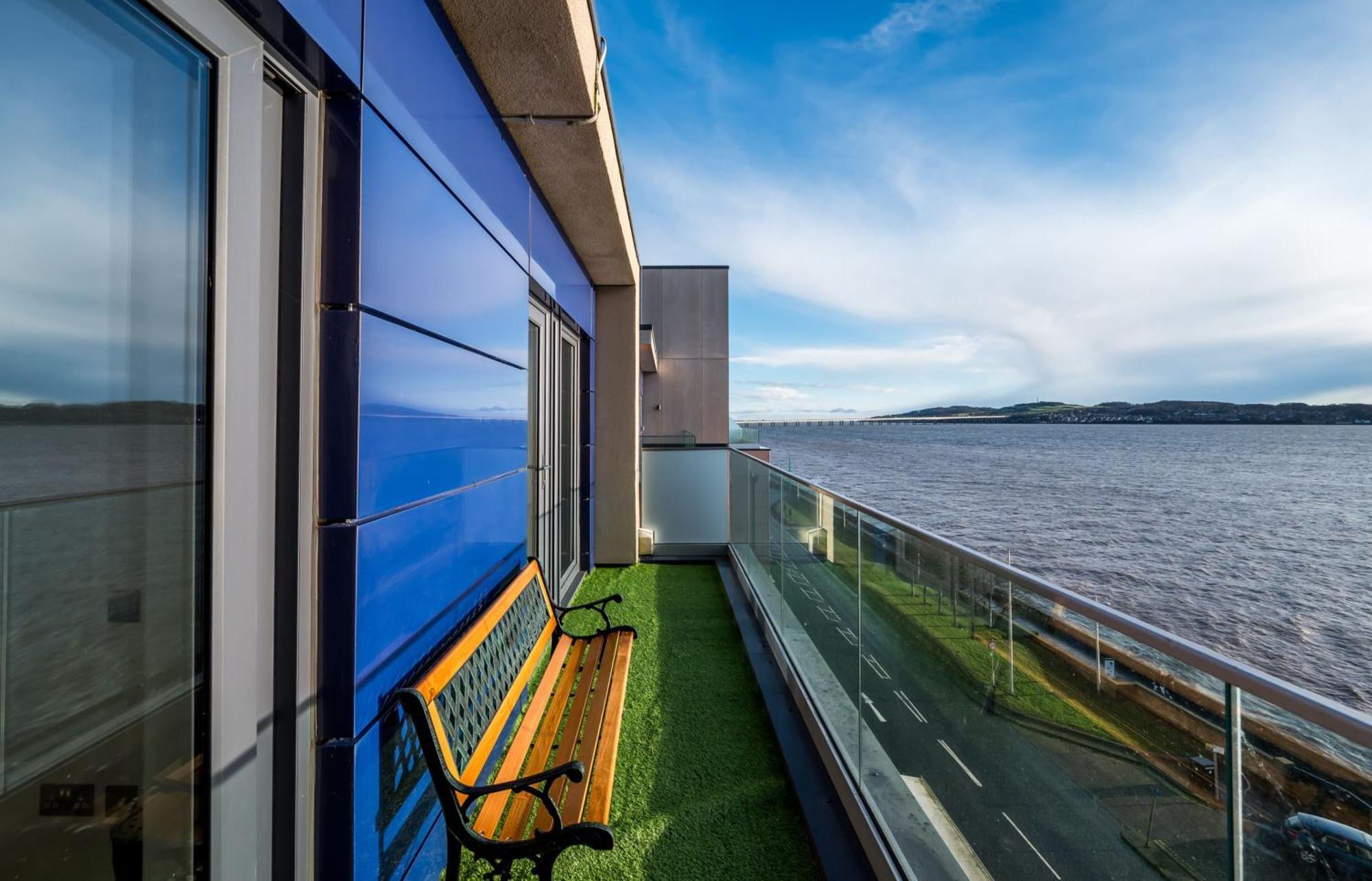 Luxe Riverside Duplex Penthouse, Amazing Views With 2 X Balcony, 3 X King Bedrooms, 2 X Bathrooms, Fully Equipped, River And City Views, Poker Table Plus Games, Free Parking, 10 Min To Uni And 5 Mins To Supermarket, Car Hire Available Poa Dundee Esterno foto