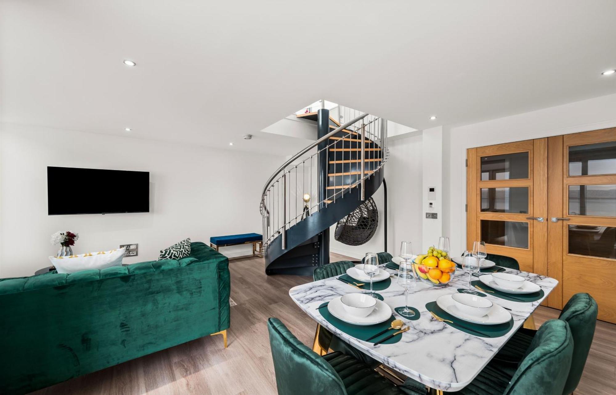 Luxe Riverside Duplex Penthouse, Amazing Views With 2 X Balcony, 3 X King Bedrooms, 2 X Bathrooms, Fully Equipped, River And City Views, Poker Table Plus Games, Free Parking, 10 Min To Uni And 5 Mins To Supermarket, Car Hire Available Poa Dundee Esterno foto